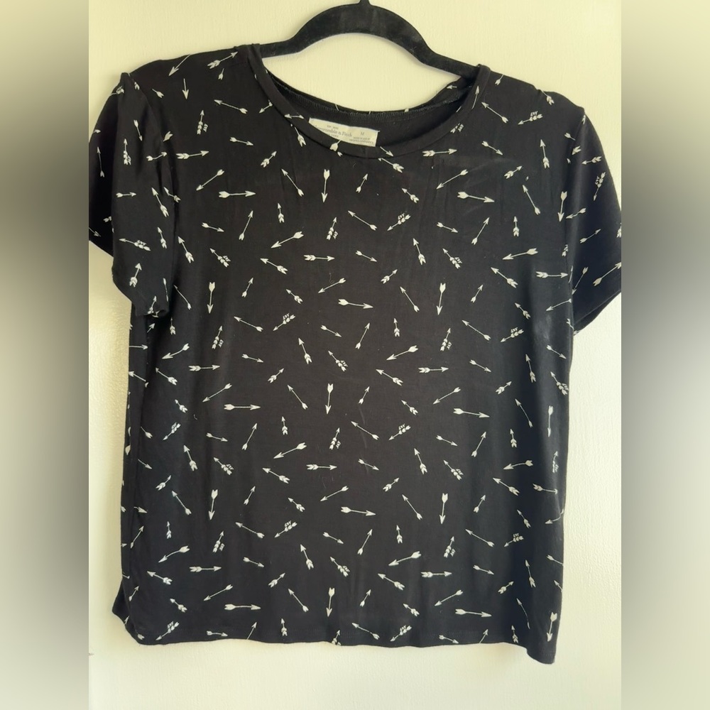 Abercrombie Waist Length Crop T shirt Arrow Black Size Small Viscose & Elastane